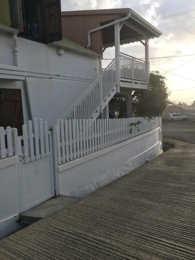 Chez Ninette Pres Des Sources Chaudes Villa Bouillante Dış mekan fotoğraf